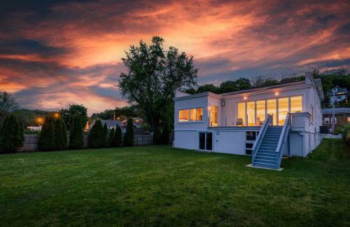 Piermont Waterfront Villa with Hot Tub - Photo 4