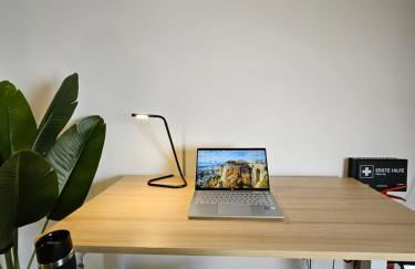 Modern Homes - Voll ausgestatte Wohnung - Balkon - Hotelbetten - 4K TV - WLAN - Foto 24