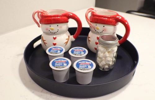 Luxe King Suite, Cozy Sectional, Gym, Pool, U of A - Photo 9