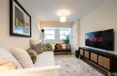 Luxury Spacious 3-Bed City Oasis Just 10 Mins from Centre with Free Parking - Foto 8