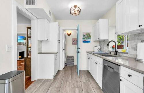 Tropical Estate w/ Guesthouse & Pool. Sleeps 8! - Foto 37