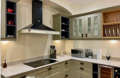 Gorgeous 4 bedroom Townhouse - Photo 5