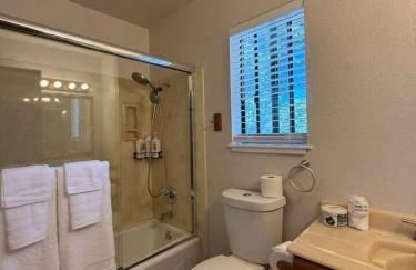 Newly Renovated Lakefront with Dock - Foto 26