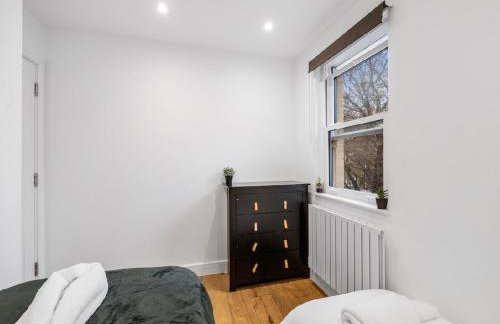 2 Bedroom Flat By Key Light Properties Short Lets & Serviced accommodation two minutes walk from Canada Water Station - Great for Contractors, Group and Family - Foto 5