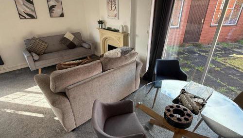 Large 4 Bed with Parking - Foto 3