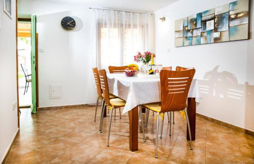 Adorable Holiday Home With Pool and Terrace - Foto 37