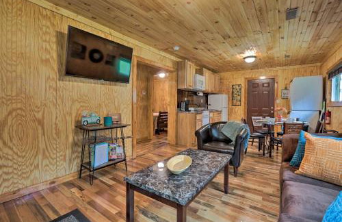 Cozy Creekside Cabin about 24 Mi to Red River! - Foto 5