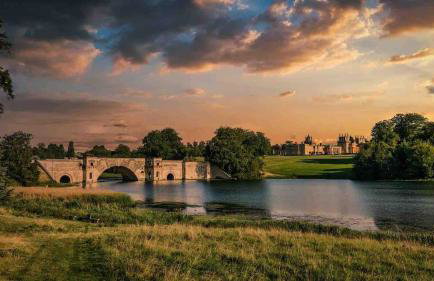 Beautiful new apartment with sheltered parking - Photo 2