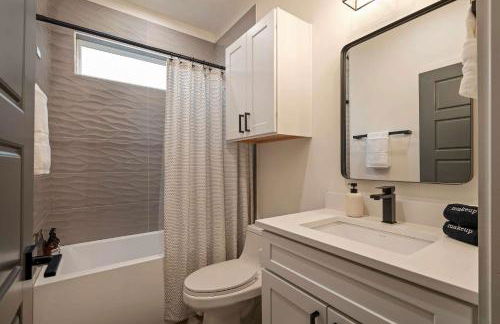 Bach & Bubbly House - 5BR, Pool, Gym & Glam Room - Villa - Foto 27