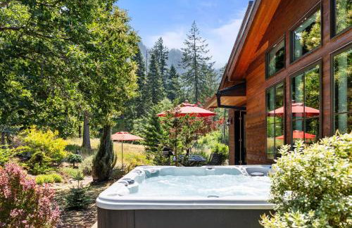 Mountain-View Retreat with Hot Tub & Waterfalls - Foto 4