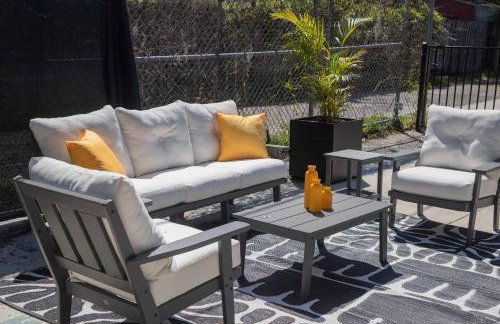 The Pearl & Oasis Duo Stylish 8BR Retreat - Photo 15