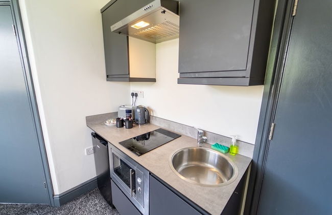 Spacious 1-bed Studio in Birmingham - Photo 8