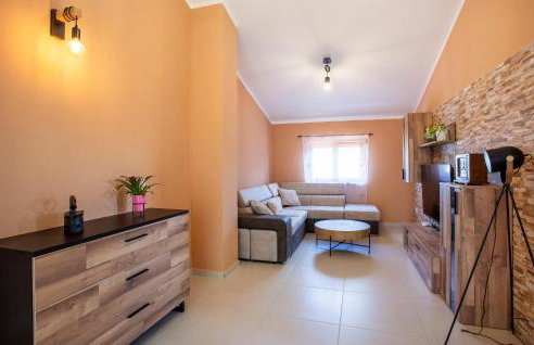 Beautiful Apartment In Cabrunici - Foto 4