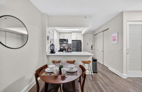 FiDi 1 BR w Work Setup by Anyplace - 11729 - Foto 13