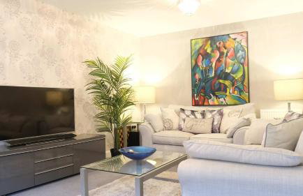 Spacious 4 Bedroom Home with Garden in Bedford - Foto 3