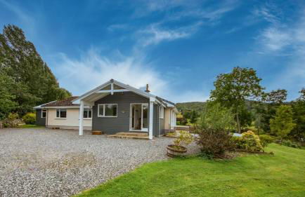 Ardeonaig Lodge with Hot Tub & Water Fronted Games room - Foto 7
