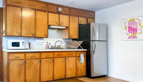Whimsical apartment near downtown Winooski - Foto 5, toaster, minibar