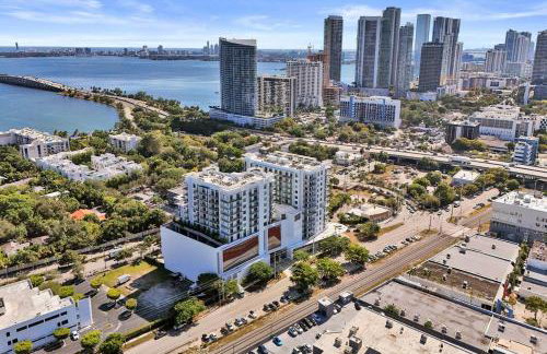Luxury 2 Bedroom Corner Condo Walk to Design District, Infinity pool with Bay and City views, Gym, Free Parking Spot - Foto 34