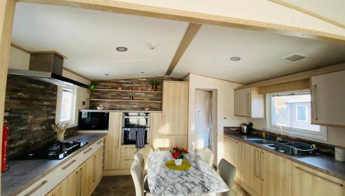RJ Luxury caravan hire 2 with Hot Tub - Foto 3
