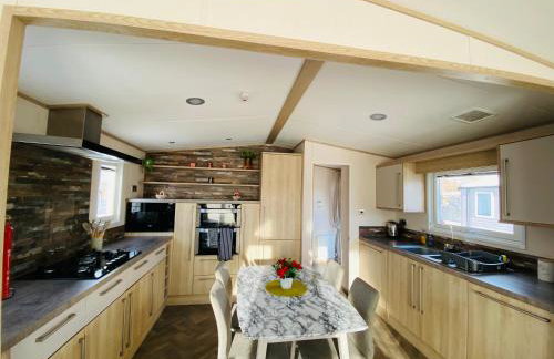 RJ Luxury caravan hire 2 with Hot Tub - Foto 3