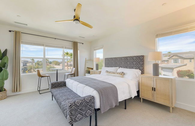 Lakefront w/ Private Pool, Great for Festival Season Lago Luxe by Avantstay - Foto 17