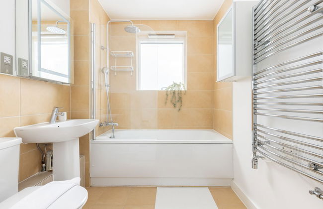 Luminous 2 Bed Balcony Flat in Islington - Foto 54