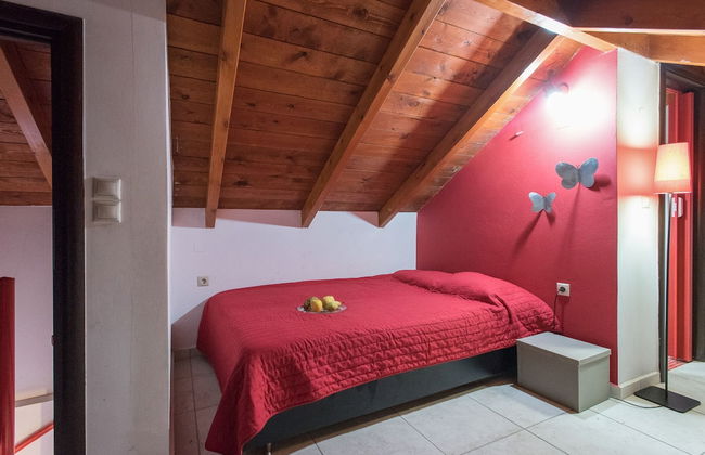 Thomis Beach Family Home Near the Sea - Photo 11