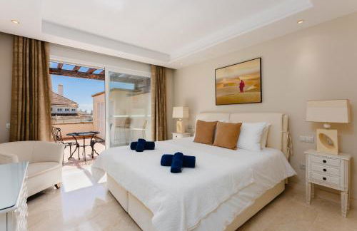 Luxury Beachfront Penthouse Marbella - heated pool & seaviews - Photo 2