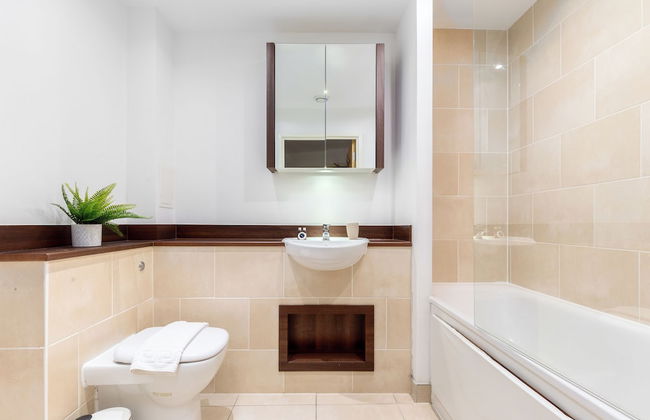 Idyllic 2 Bed Flat with Balcony in Canada Water - Foto 25