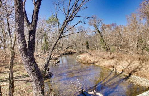 Serene Woodland Studio Retreat with Outdoor Amenities, Near Fishing, Hiking & Gentry, AR - Foto 21