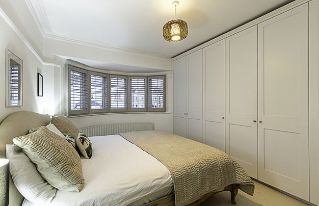 Gorgeous 4-bed Home With a Fireplace and Terrace - Foto 3