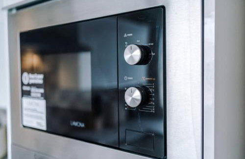 Classic 4 Bedroom House in Wirral with WiFi & Parking Sleeps 9 by PureStay - Foto 19