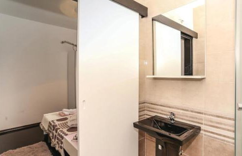 Lovely Home In Rumin With Kitchen - Foto 39