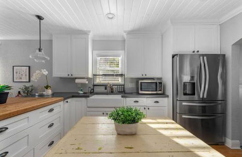 Tiny Home w MIL suite - 3 MI to DT - Foto 15