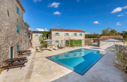 Gorgeous Apartment In Zminj With Wifi - Photo 1