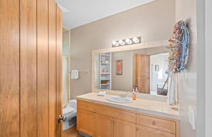 Vineyard Estate w Pool Spa Bocce Ball Mins to Wineries Park Lawndale Manor by AvantStay - Foto 29