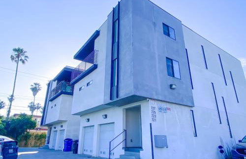 Stylish 3 BR/3BR family house - Photo 1