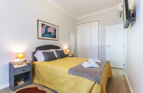 Vita Portucale ! Moscavide Casa Branca w/ Terrace - Photo 1