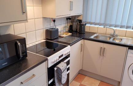 The Lawrence, Redcar - 2 Bedroom Victorian House - Free On-Street Permit Parking, Fast Wifi, Virgin TV - Perfect for Contractors, Families and Couples - Foto 7