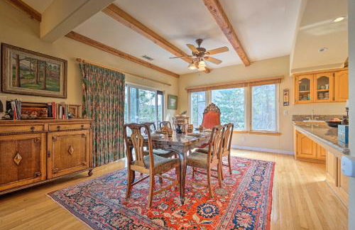 Wraparound Deck Woodland Cabin in Lake Arrowhead - Foto 9