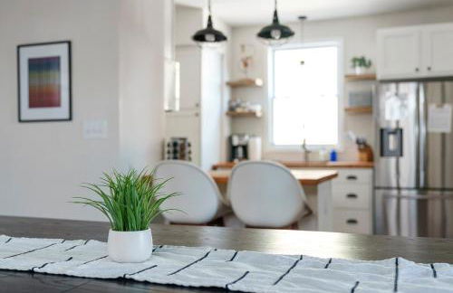 Cozy escape with Hot Tub, ideal for family & friends - Photo 31