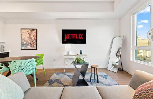 Chic Studio with Stunning DTLA Views, Walk to Metro - Foto 6