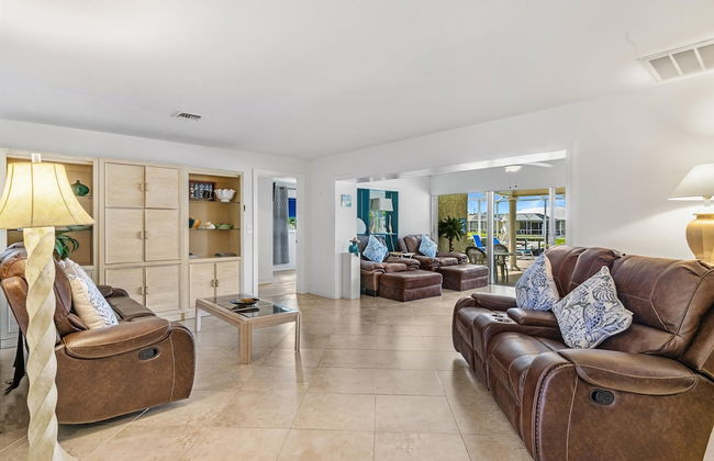 Luxury Waterfront Home With Pool 3 Bedroom Home by RedAwning - Foto 14