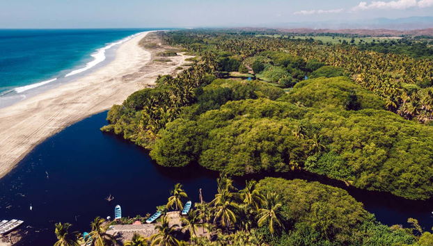 Vue panoramique sur la lagune de Ventanilla