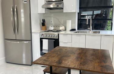 Transit-Friendly Flamingo Park Hideaway - Foto 41