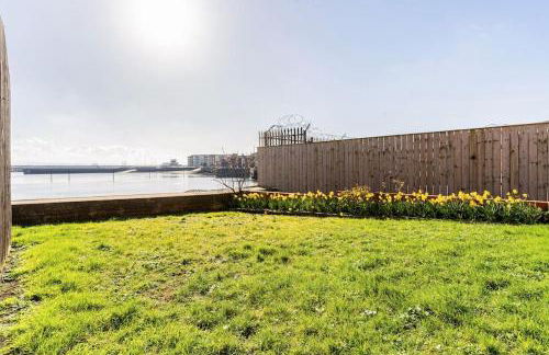 Stunning Ground Floor Hartlepool Marina Apartment - Photo 8