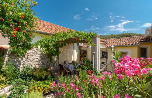 Mediterranean terrace apartment with Bikes & SUP - Photo 1
