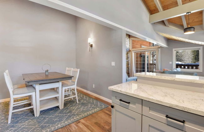 Alpine Chalet Nature Lovers Rejoice! Chic 4 BDR - Photo 36