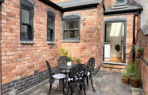 The Harborne Home opposite QE hospital & Birmingham university - Photo 25