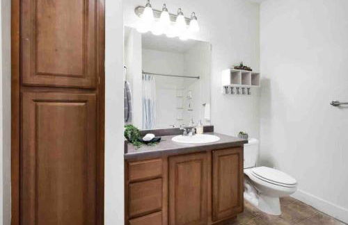 Bee Chic in SoJo w/hot tub+gym+local ski slopes - Foto 17